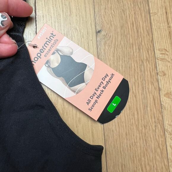 NEW Shapermint Women's L All Day Everyday Scoop Neck Bodysuit Black Shapewear - Picture 3 of 10